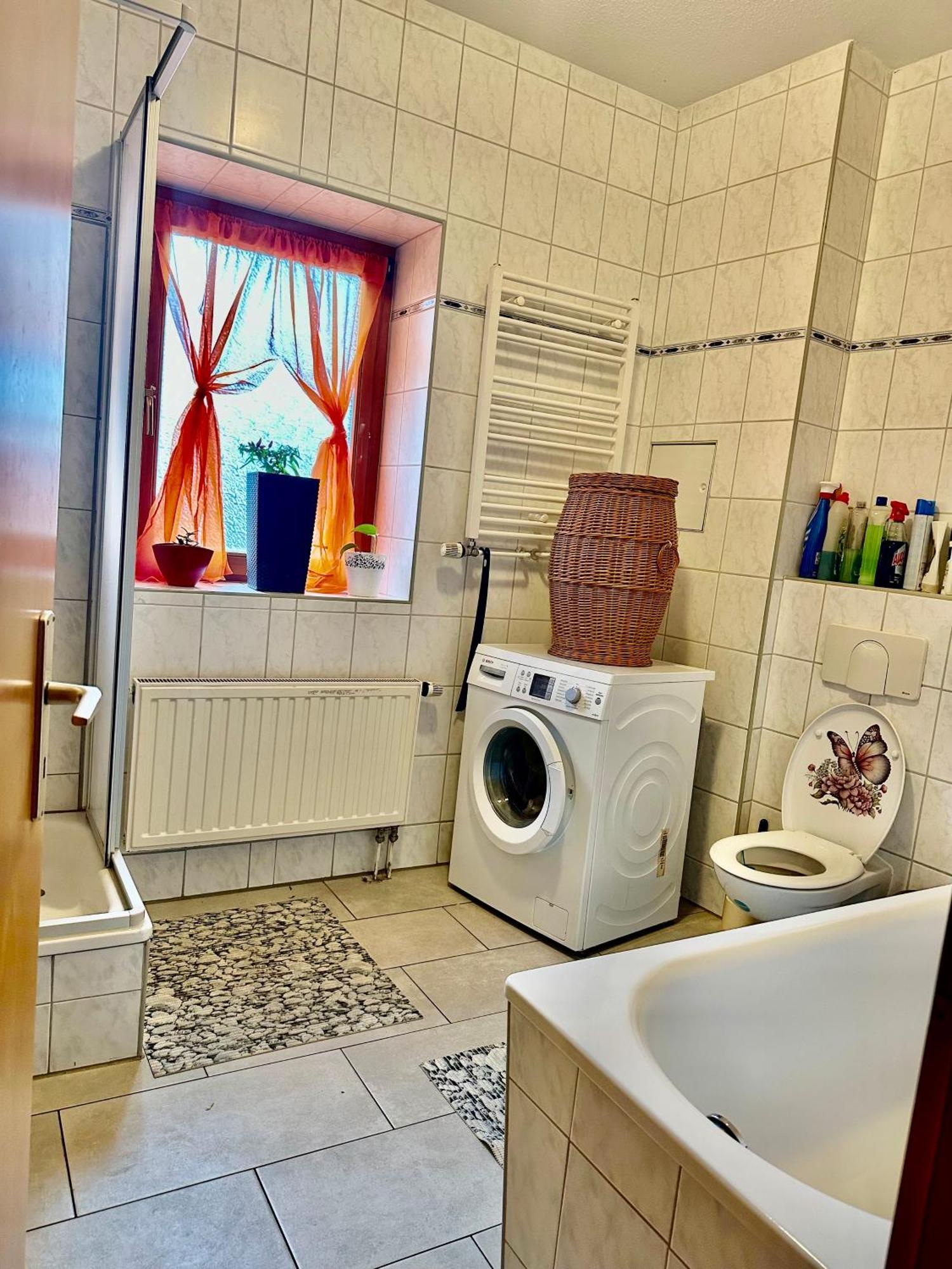 Ferienzimmer Healing Und Montuerwohnung Weissenfels Exterior foto