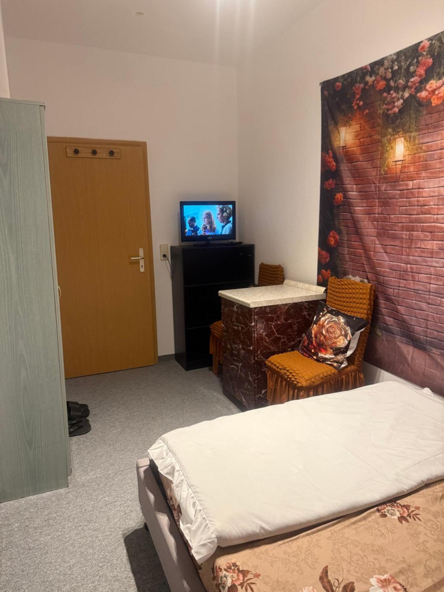 Ferienzimmer Healing Und Montuerwohnung Weissenfels Exterior foto
